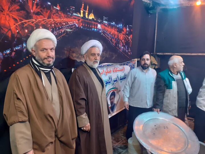 تصاویر / برپایی موکب حوزه علمیه ابهر در کنار حماسه آفرینی های مردم