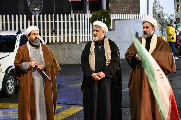 تصاویر / برپایی موکب حوزه علمیه خواهران استان آذربایجان شرقی در کنار حماسه آفرینی های مردم