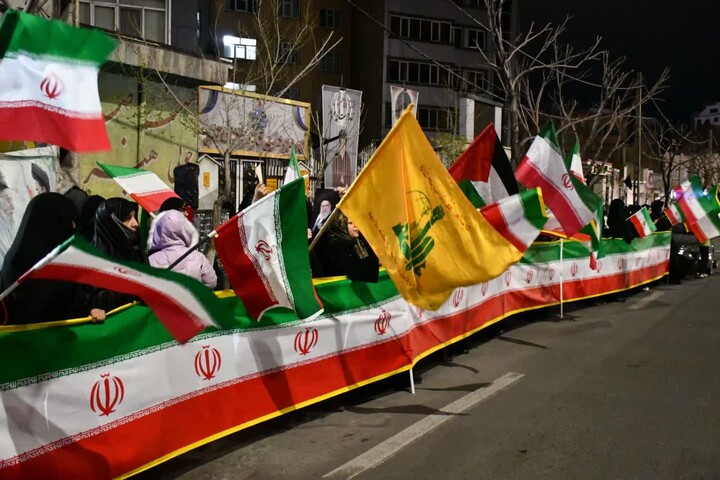 تصاویر / برپایی موکب حوزه علمیه خواهران استان آذربایجان شرقی در کنار حماسه آفرینی های مردم