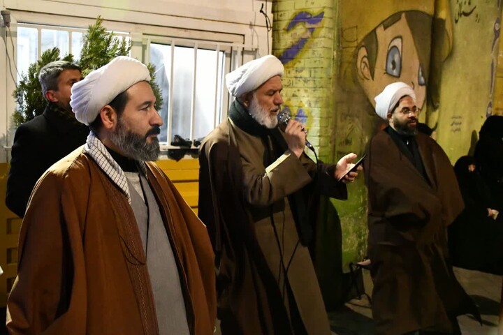تصاویر / برپایی موکب حوزه علمیه خواهران استان آذربایجان شرقی در کنار حماسه آفرینی های مردم
