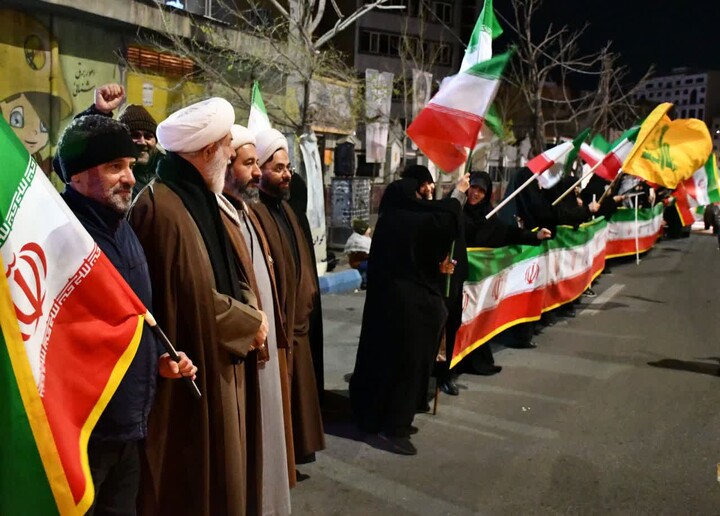 تصاویر / برپایی موکب حوزه علمیه خواهران استان آذربایجان شرقی در کنار حماسه آفرینی های مردم