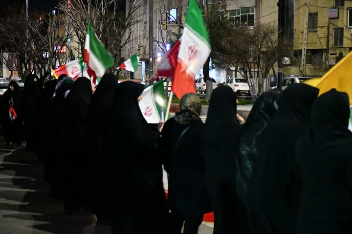 تصاویر / برپایی موکب حوزه علمیه خواهران استان آذربایجان شرقی در کنار حماسه آفرینی های مردم
