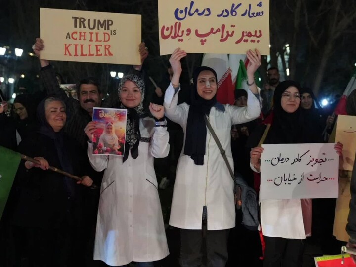 تصاویر / تجمع کادر سلامت همدان در محکومیت حملات وحشیانه دشمن به مراکز درمانی