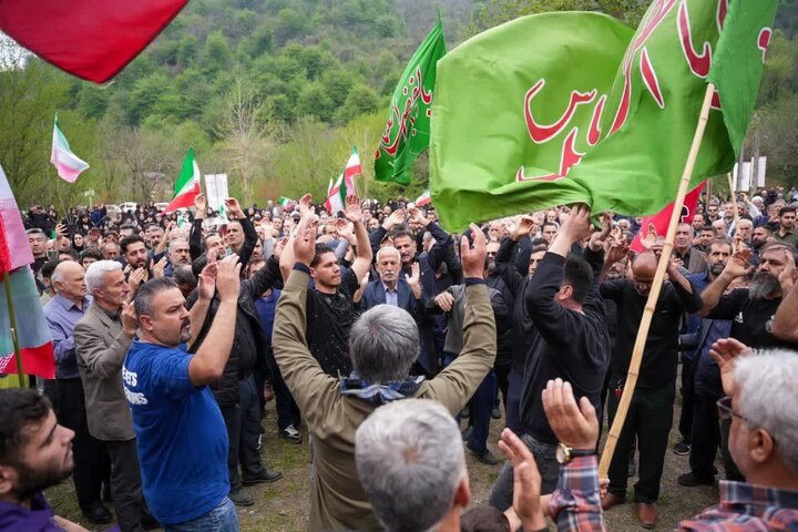 تصاویر/  تشییع پیکر شهید علی غلامی در روستای آلیان شهرستان فومن