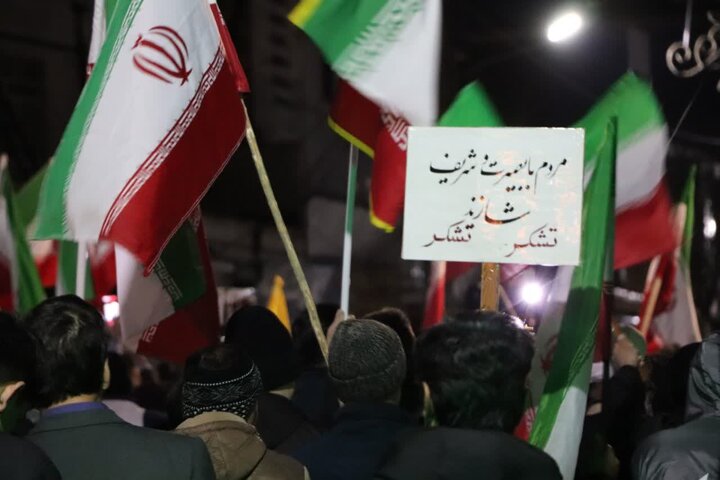 تصاویر/اجتماع شبانه پرشور مردم میهن دوست شهر شازند
