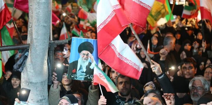 تصاویر/ تداوم حضور پرشور اراکی‌ها در شب‌های مقاومت و خونخواهی رهبر انقلاب