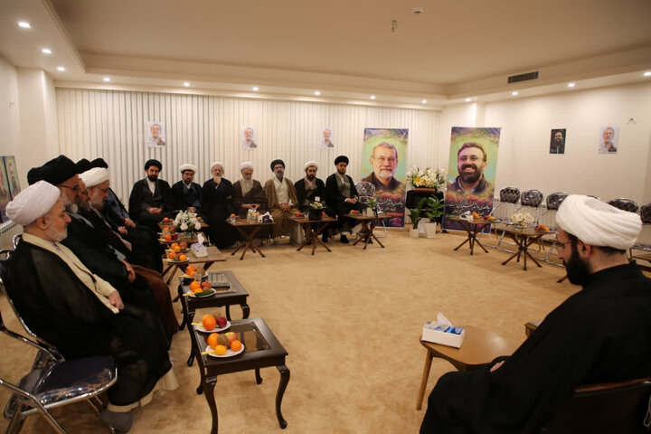 حضور اعضای دفتر مرجعیت آیت الله العظمی جوادی آملی در بیت شهید دکتر علی لاریجانی