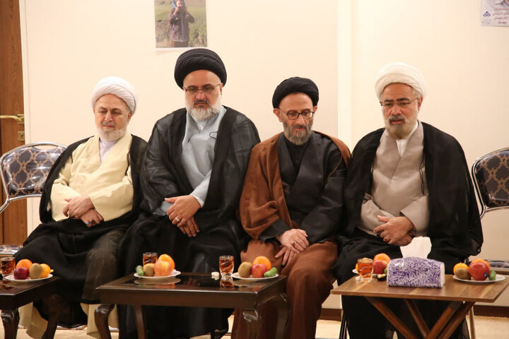 حضور اعضای دفتر مرجعیت آیت الله العظمی جوادی آملی در بیت شهید دکتر علی لاریجانی
