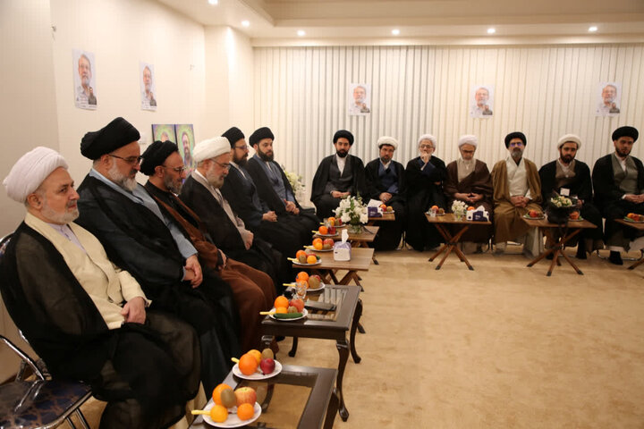 حضور اعضای دفتر مرجعیت آیت الله العظمی جوادی آملی در بیت شهید دکتر علی لاریجانی