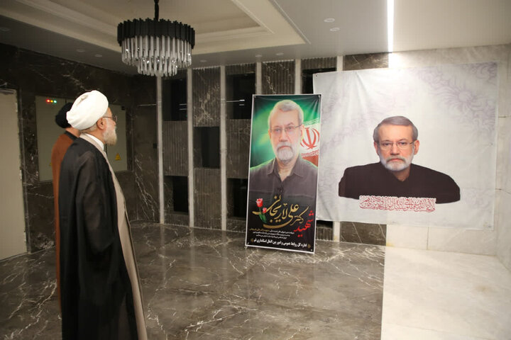 حضور اعضای دفتر مرجعیت آیت الله العظمی جوادی آملی در بیت شهید دکتر علی لاریجانی