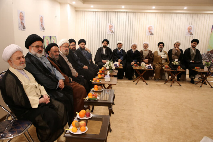 حضور اعضای دفتر مرجعیت آیت الله العظمی جوادی آملی در بیت شهید دکتر علی لاریجانی