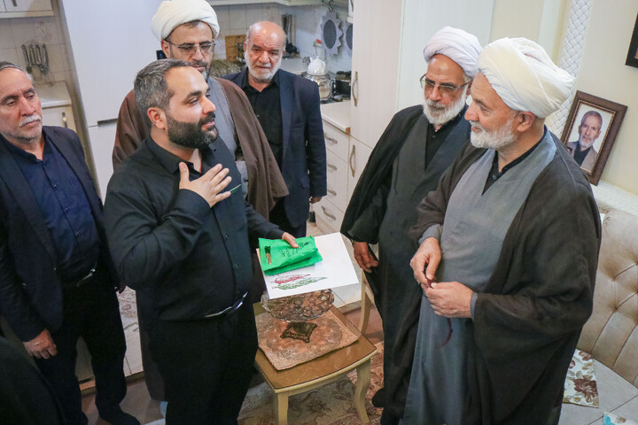 تصاویر/ تکریم نماینده مجلس و جمعی از مسئولین استان قم از خانواده شهدای جنگ تحمیلی سوم