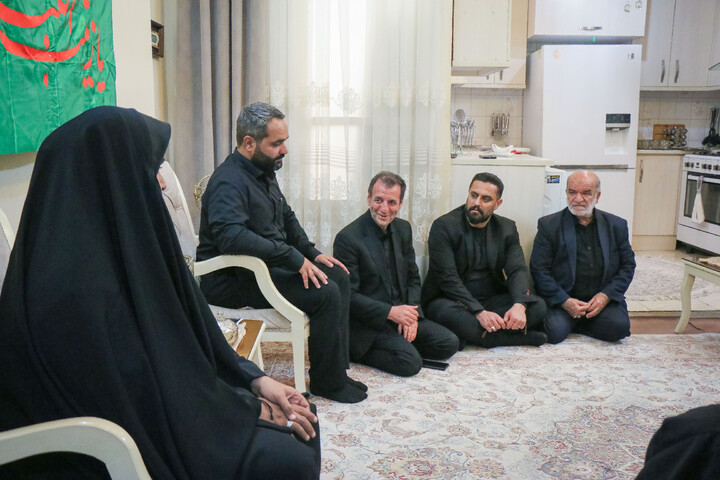 تصاویر/ تکریم نماینده مجلس و جمعی از مسئولین استان قم از خانواده شهدای جنگ تحمیلی سوم