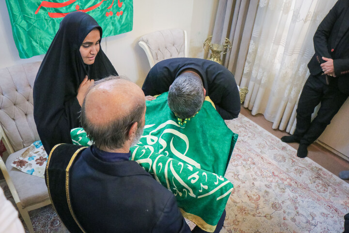 تصاویر/ تکریم نماینده مجلس و جمعی از مسئولین استان قم از خانواده شهدای جنگ تحمیلی سوم