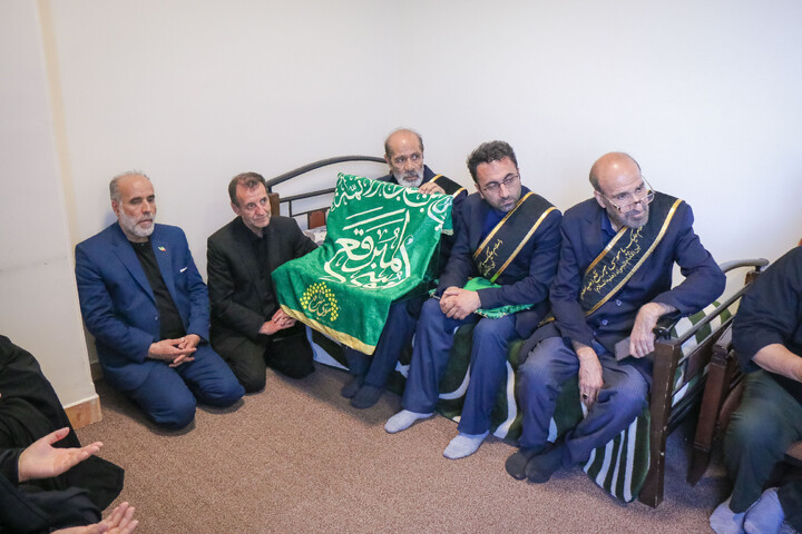 تصاویر/ تکریم نماینده مجلس و جمعی از مسئولین استان قم از خانواده شهدای جنگ تحمیلی سوم