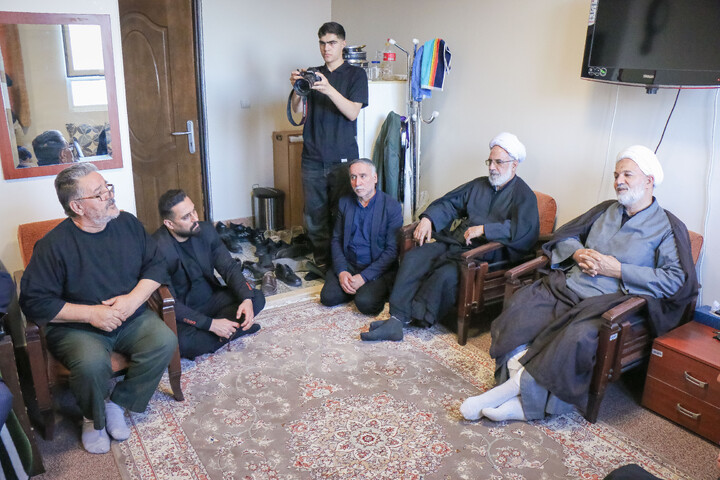 تصاویر/ تکریم نماینده مجلس و جمعی از مسئولین استان قم از خانواده شهدای جنگ تحمیلی سوم