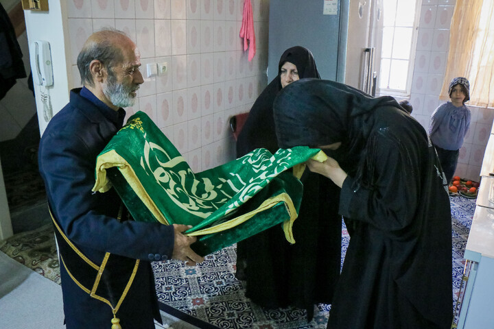 تصاویر/ تکریم نماینده مجلس و جمعی از مسئولین استان قم از خانواده شهدای جنگ تحمیلی سوم