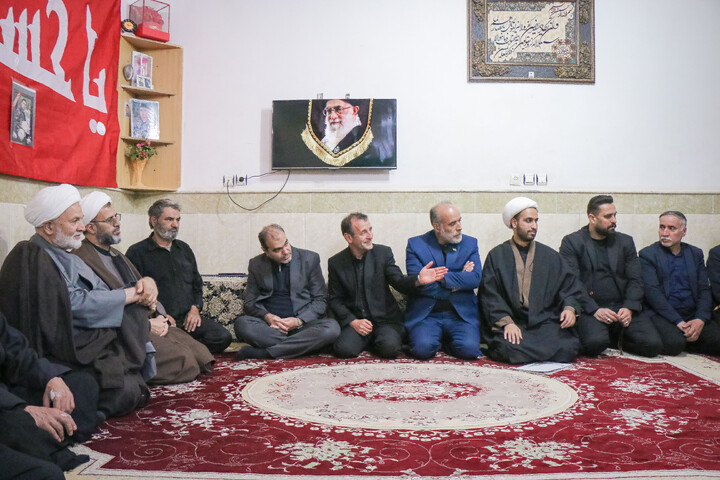 تصاویر/ تکریم نماینده مجلس و جمعی از مسئولین استان قم از خانواده شهدای جنگ تحمیلی سوم