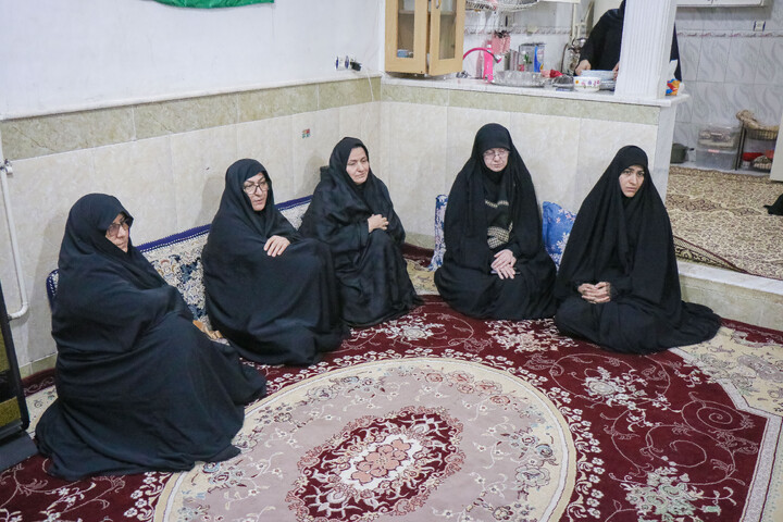 تصاویر/ تکریم نماینده مجلس و جمعی از مسئولین استان قم از خانواده شهدای جنگ تحمیلی سوم
