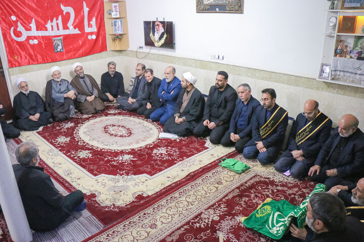 تصاویر/ تکریم نماینده مجلس و جمعی از مسئولین استان قم از خانواده شهدای جنگ تحمیلی سوم