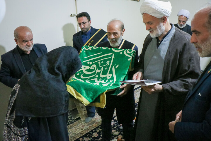 تصاویر/ تکریم نماینده مجلس و جمعی از مسئولین استان قم از خانواده شهدای جنگ تحمیلی سوم