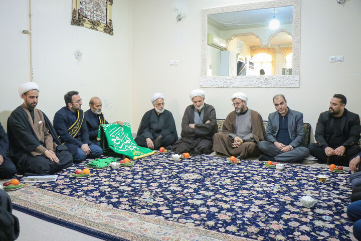 تصاویر/ تکریم نماینده مجلس و جمعی از مسئولین استان قم از خانواده شهدای جنگ تحمیلی سوم