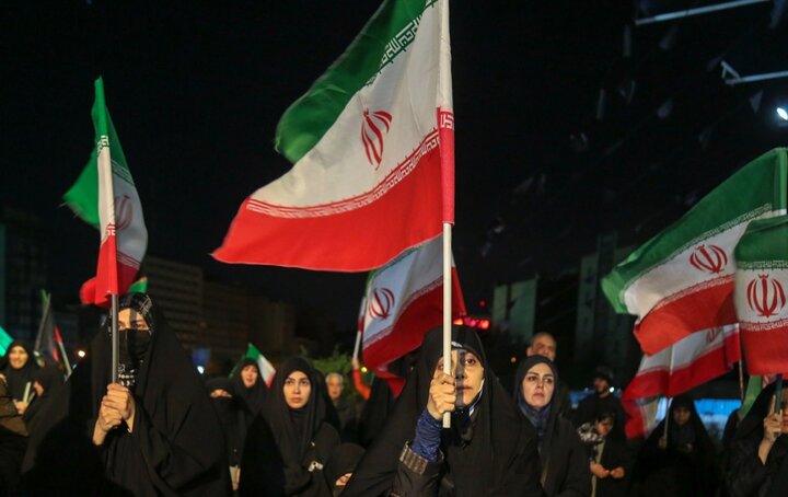 تصاویر/ اجتماع پرشور مردم تهران در میدان هفت تیر