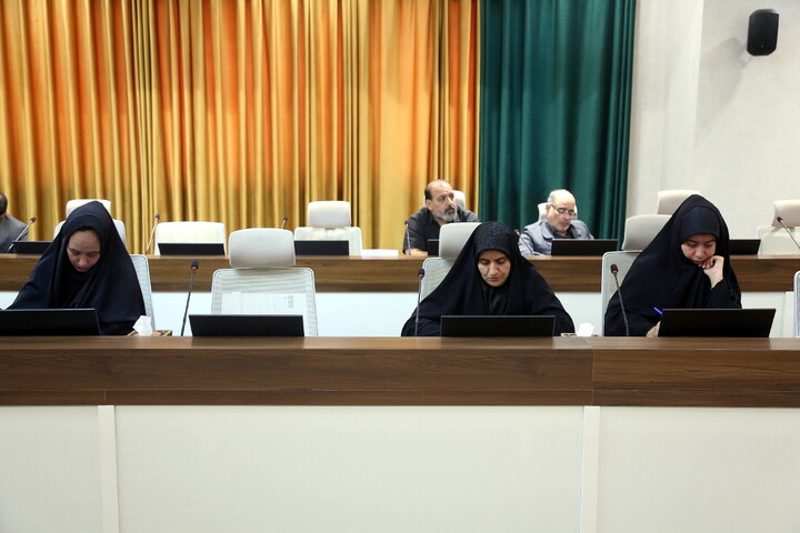 تصاویر/ نشست خبری ارائه نتایج پیمایش ملی ایرانیان در جنگ رمضان و معرفی فعالیت های رصدخانه اجتماعی دانشگاه قم