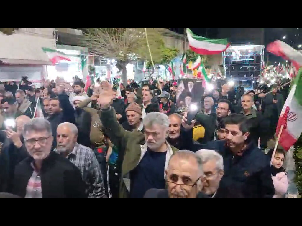 فیلم | حماسه آفرینی هزاران نفر از مردم فریدونکنار در شب شانزدهم فروردین
