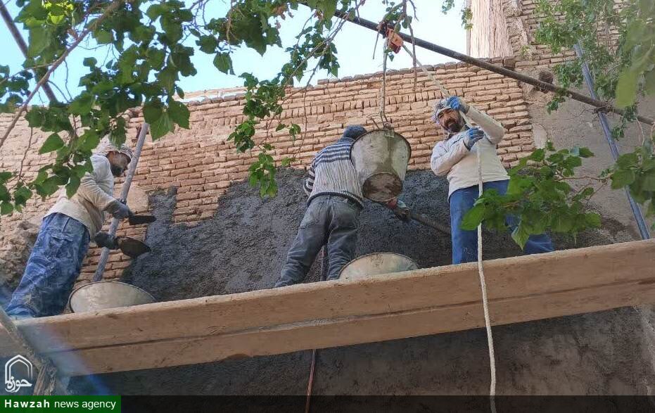 क़ुम अलमुकद्दस; में प्रभावित क्षेत्रों के पुनर्निर्माण में अफगान शरणार्थियों की जेहादी सेवाएँ जारी