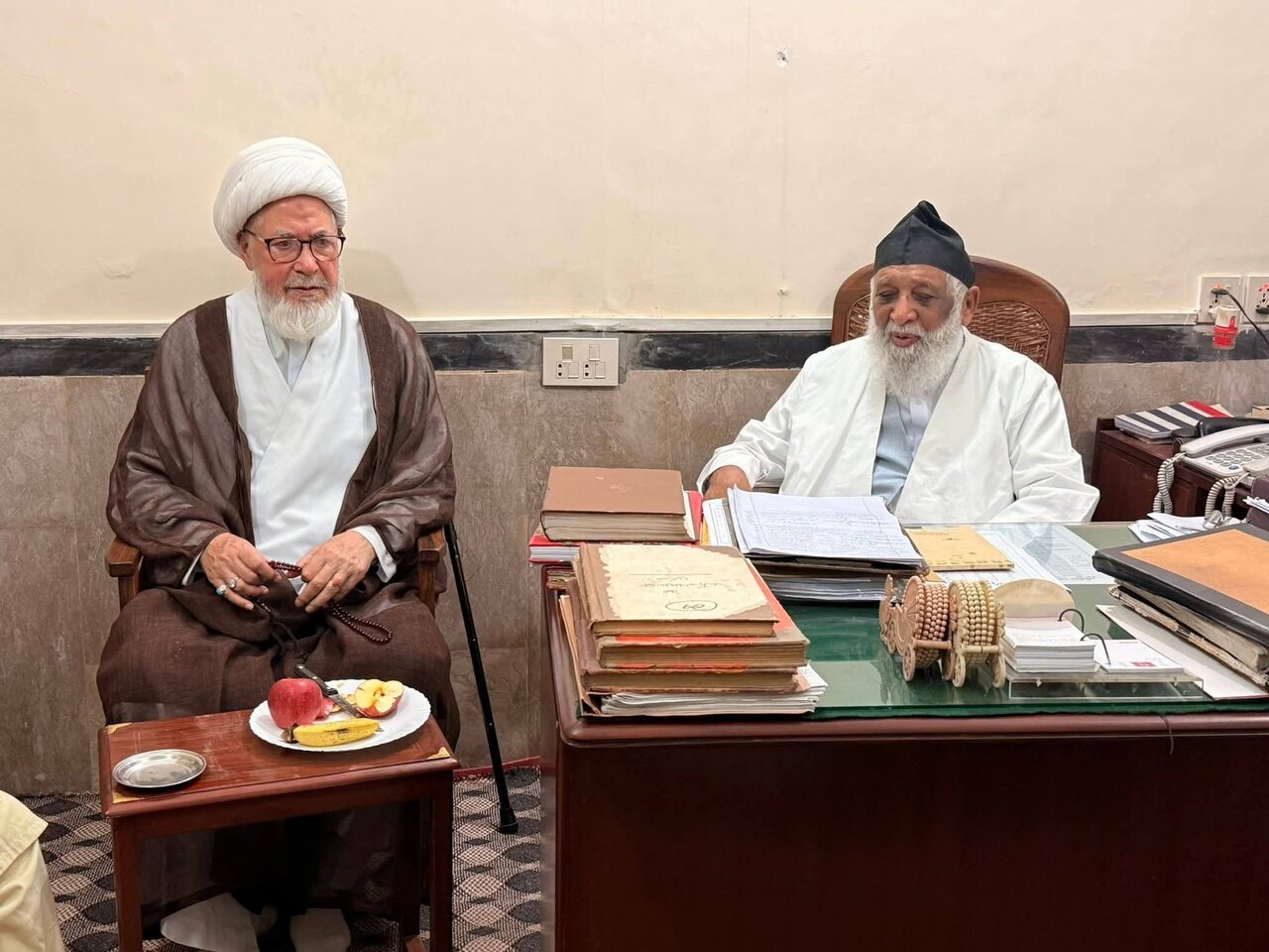 آیت اللہ حافظ ریاض نجفی سے امام جمعہ سکردو کی ملاقات، ایران پر امریکی حملوں کی مذمت، امت مسلمہ کے اتحاد پر زور
