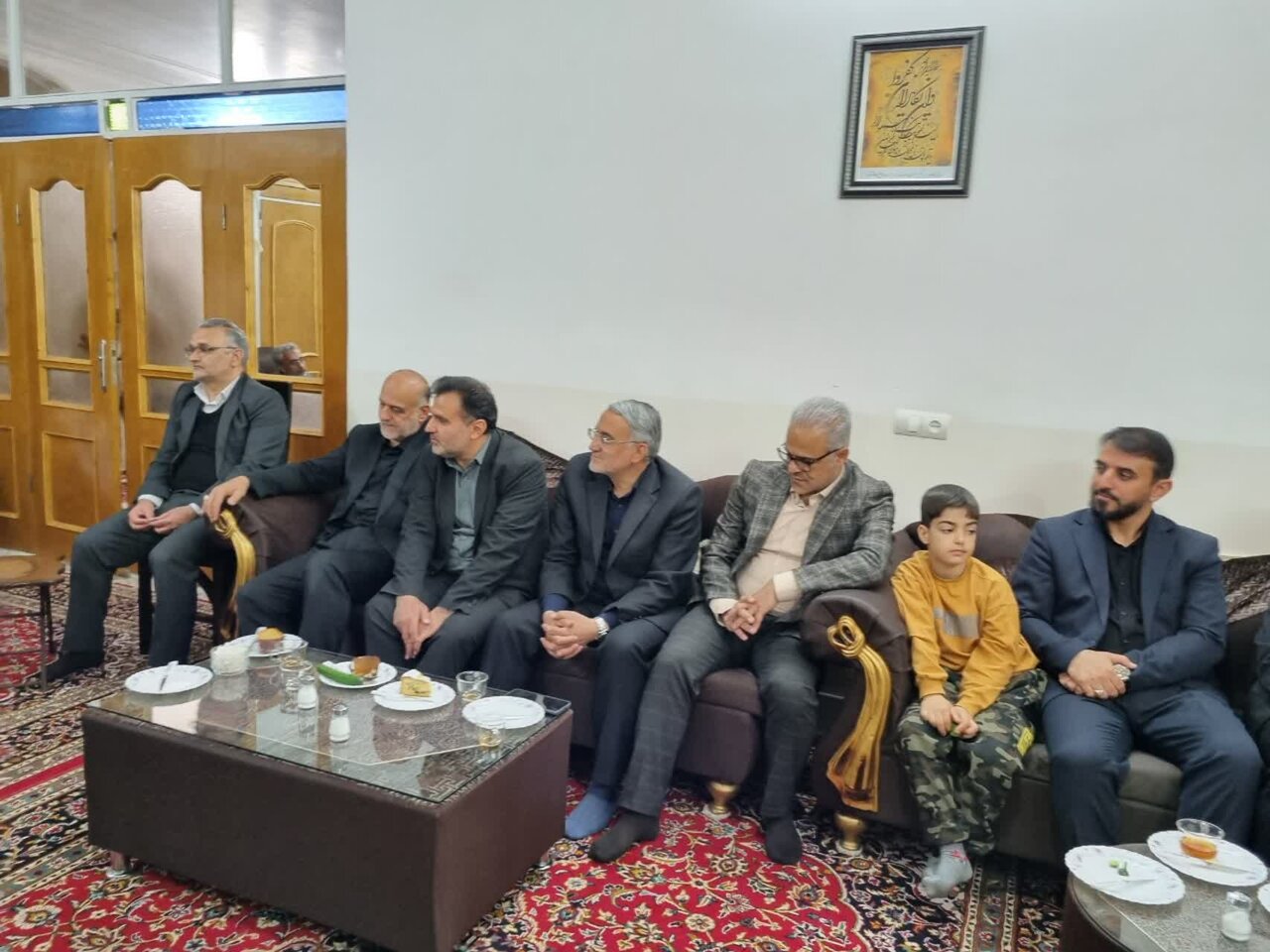 دیدار فرماندار کاشان و مسئولان با دو جانباز جنگ تحمیلی +تصاویر