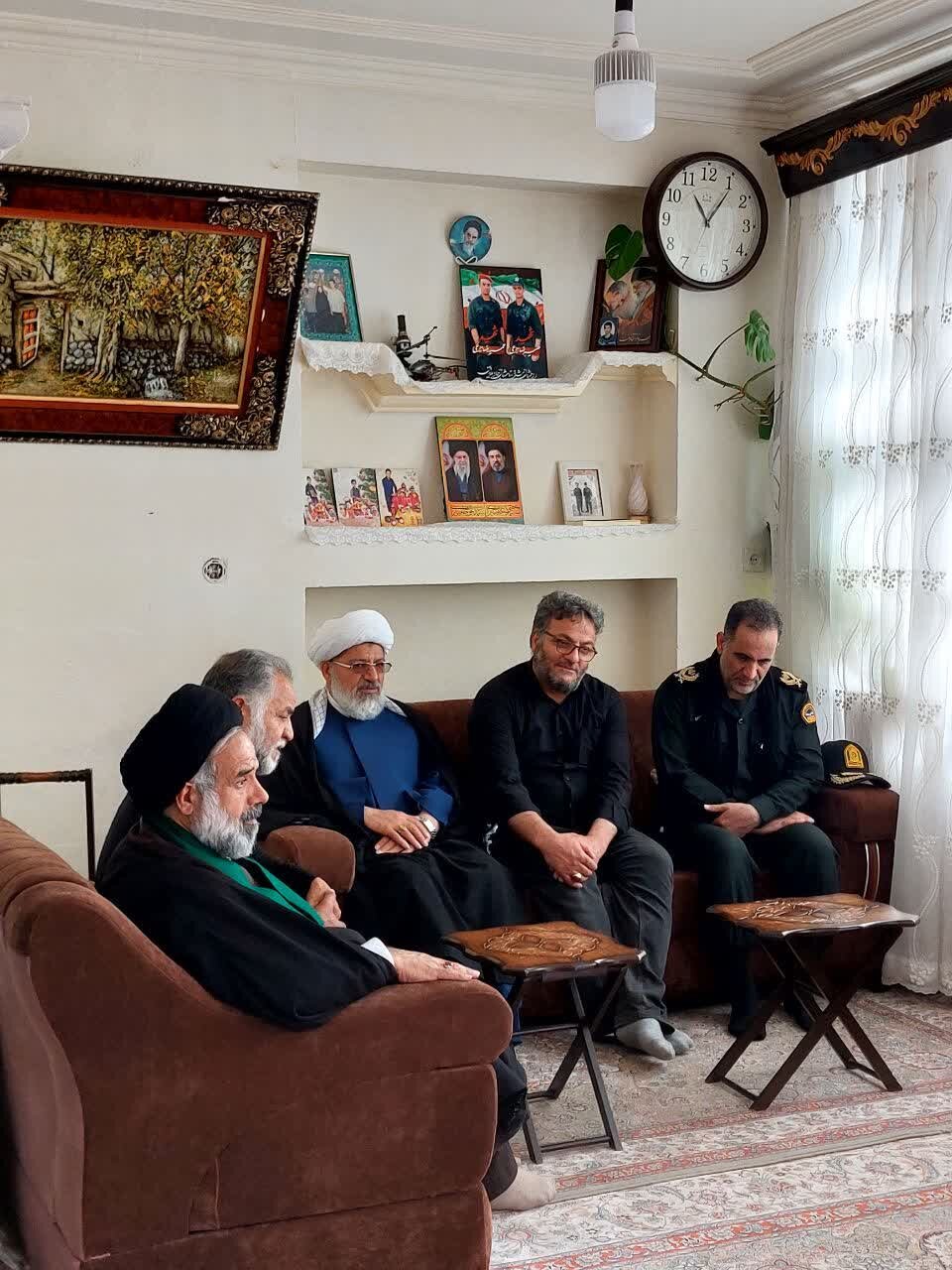 خدمترسانی به خانواده شهدا یک وظیفه همگانی است