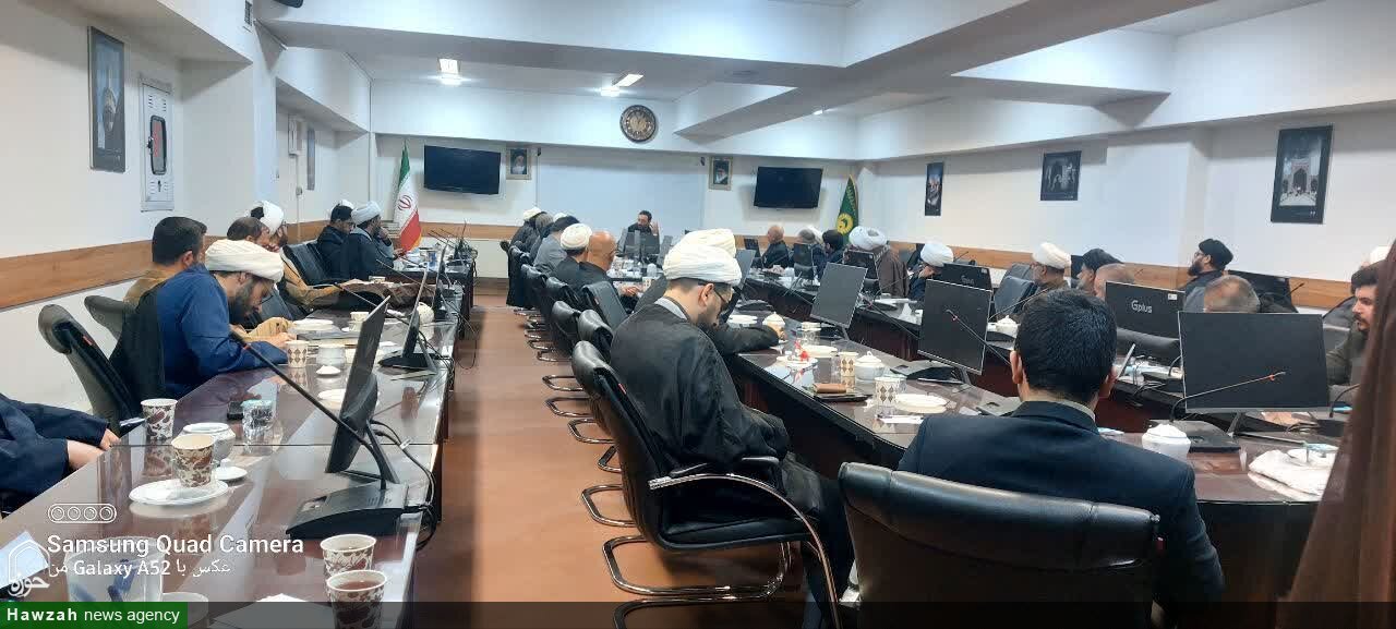 نشست «تبیین مکتب امام خامنه‌ای و وضعیت صحنه نبردِ وعده صادق ۴» در حرم رضوی برگزار شد