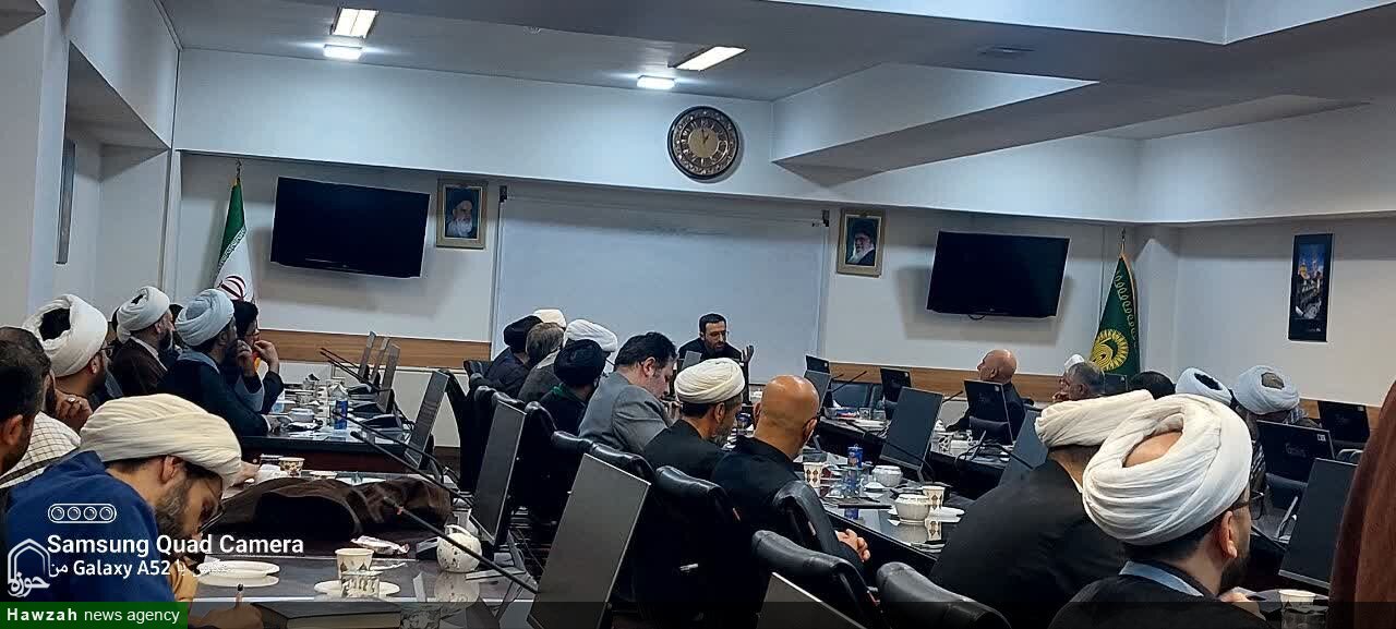 نشست «تبیین مکتب امام خامنه‌ای و وضعیت صحنه نبردِ وعده صادق ۴» در حرم رضوی برگزار شد