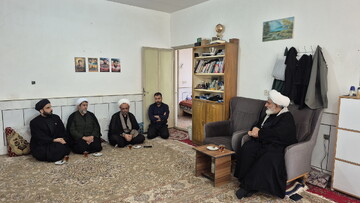 تصاویر/ دیدار مدیر و معاونان حوزه علمیه منطقه کاشان با خانواده معظم شهیدان مسگری