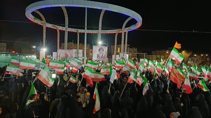 تصاویر/سی و هفتمین شب حضور پرشور مردم ولایتمدار مامونیه در تجدید بیعت با آرمان‌های انقلاب