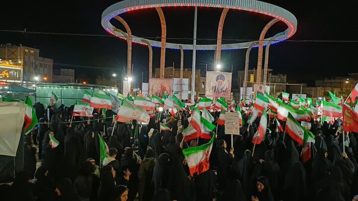 تصاویر/سی و هفتمین شب حضور پرشور مردم ولایتمدار مامونیه در تجدید بیعت با آرمان‌های انقلاب