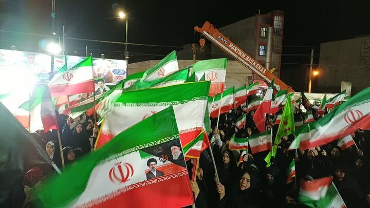 تصاویر/سی و هفتمین شب حضور پرشور مردم ولایتمدار مامونیه در تجدید بیعت با آرمان‌های انقلاب