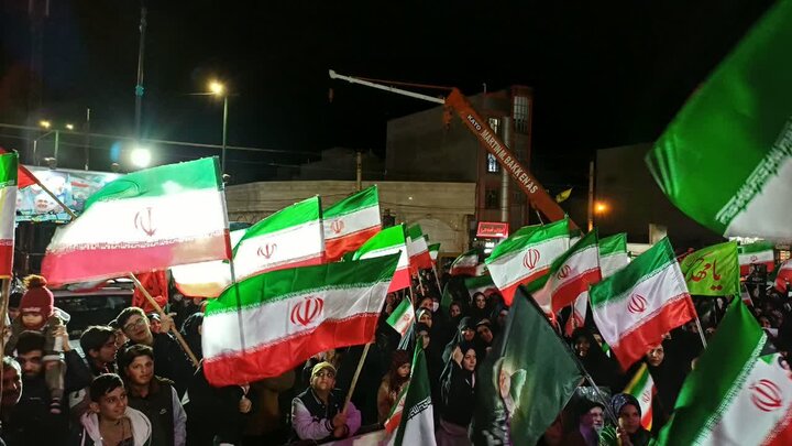 تصاویر/سی و هفتمین شب حضور پرشور مردم ولایتمدار مامونیه در تجدید بیعت با آرمان‌های انقلاب