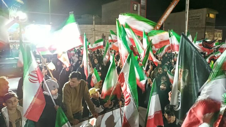تصاویر/سی و هفتمین شب حضور پرشور مردم ولایتمدار مامونیه در تجدید بیعت با آرمان‌های انقلاب