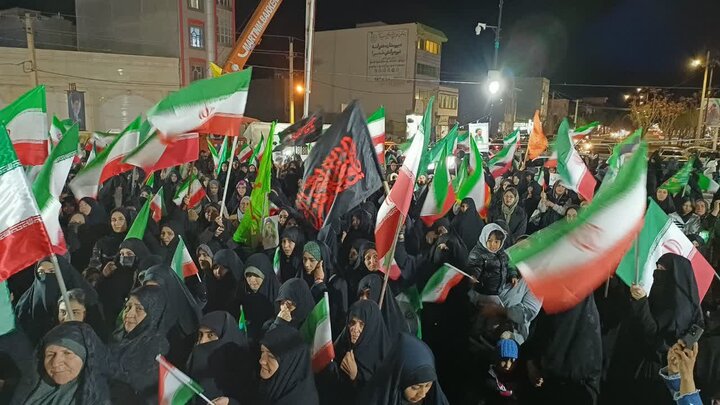 تصاویر/سی و هفتمین شب حضور پرشور مردم ولایتمدار مامونیه در تجدید بیعت با آرمان‌های انقلاب