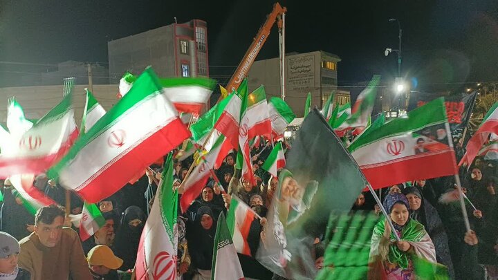 تصاویر/سی و هفتمین شب حضور پرشور مردم ولایتمدار مامونیه در تجدید بیعت با آرمان‌های انقلاب