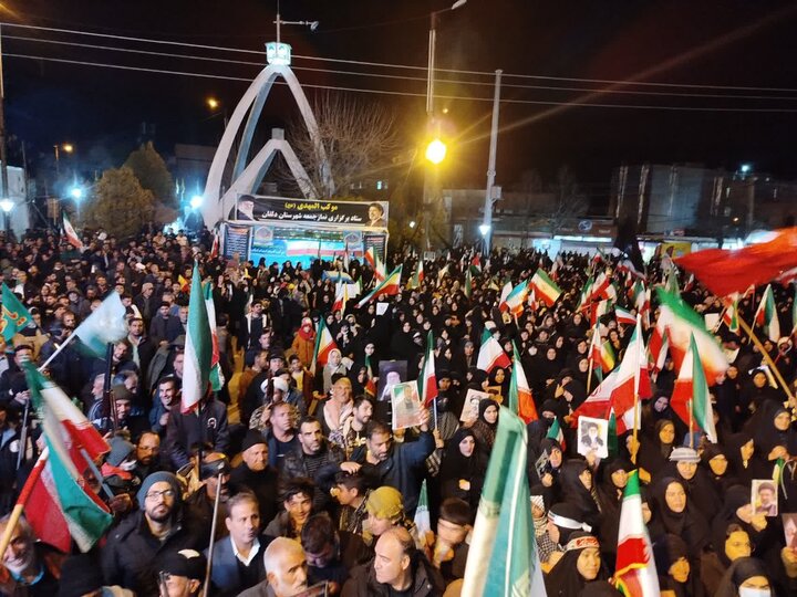 تصاویر/تجمع باشکوه مردم دلفان در بیعت با رهبر معظم انقلاب