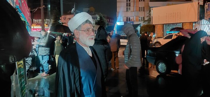 تصاویر / خدمت رسانی موکب شهدای روحانی شهرستان آمل به شرکت کنندگان در تجمعات شبانه