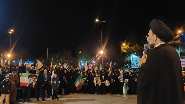 تصاویر/ حضورنماینده ولی فقیه در کاشان درتجمعات مردمی کاشان و قمصر