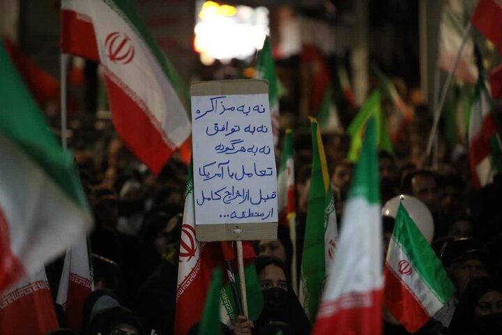 تصاویر/ حضور حماسی مردم شهرستان ارومیه در سی و پنجمین شب از شب های اقتدار در حمایت از نظام اسلامی