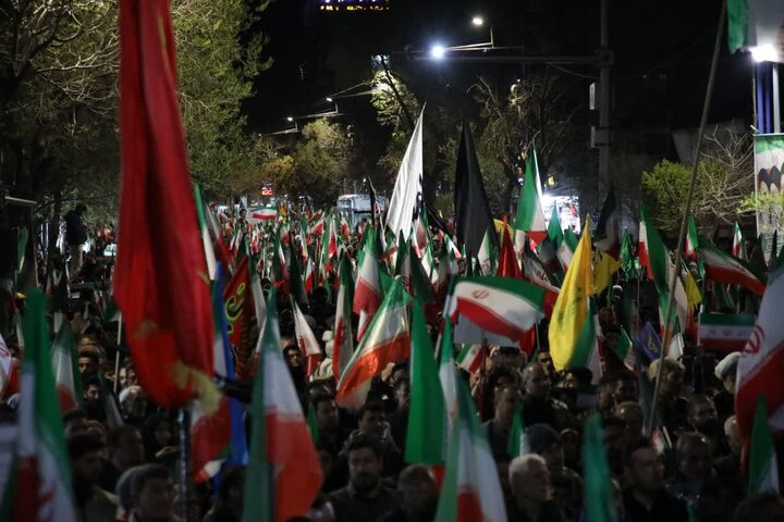 تصاویر/ حضور حماسی مردم شهرستان ارومیه در سی و پنجمین شب از شب های اقتدار در حمایت از نظام اسلامی