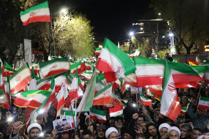 تصاویر/ حضور حماسی مردم شهرستان ارومیه در سی و پنجمین شب از شب های اقتدار در حمایت از نظام اسلامی