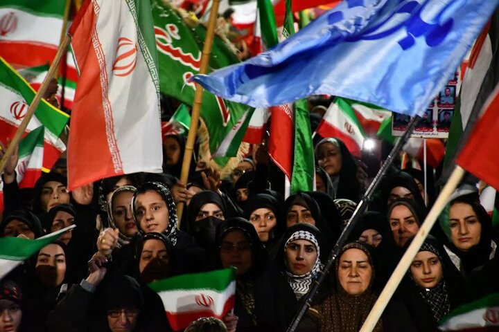 تصاویر/ تجمع مردم سلماس در سی و هشتمین موج دفاع از انقلاب